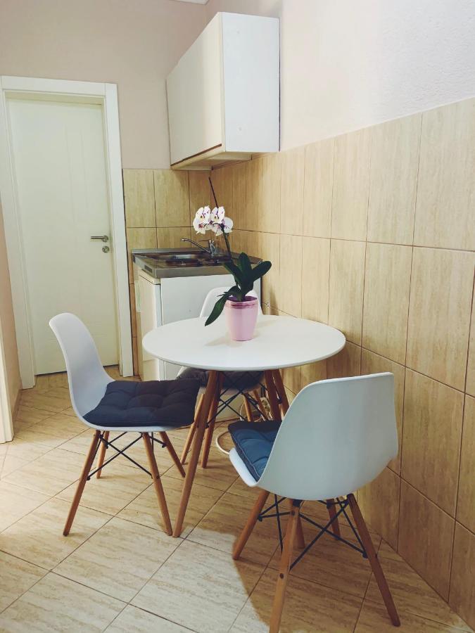 Apartments Hollaj Улцинь Екстер'єр фото