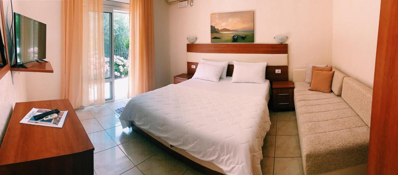 Apartments Hollaj Улцинь Екстер'єр фото