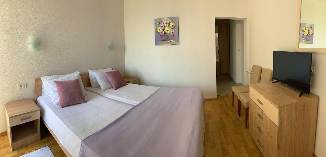 Apartments Hollaj Улцинь Екстер'єр фото
