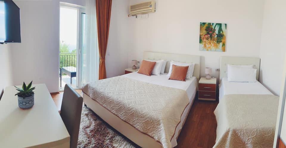Apartments Hollaj Улцинь Екстер'єр фото
