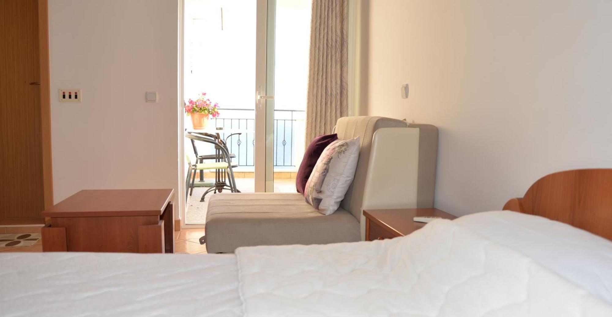Apartments Hollaj Улцинь Екстер'єр фото