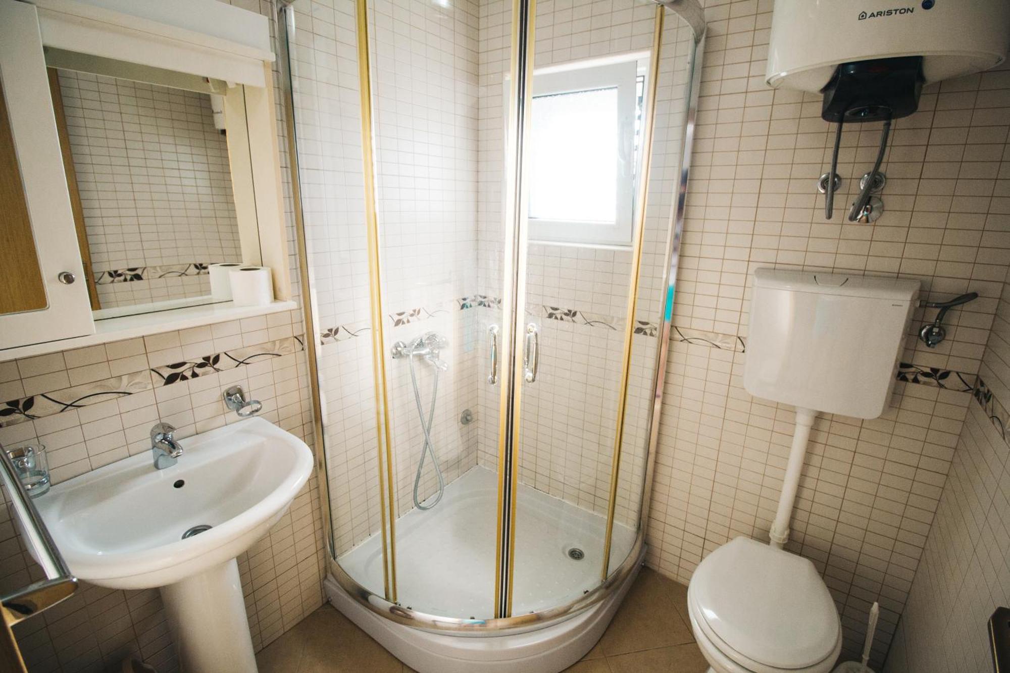 Apartments Hollaj Улцинь Екстер'єр фото
