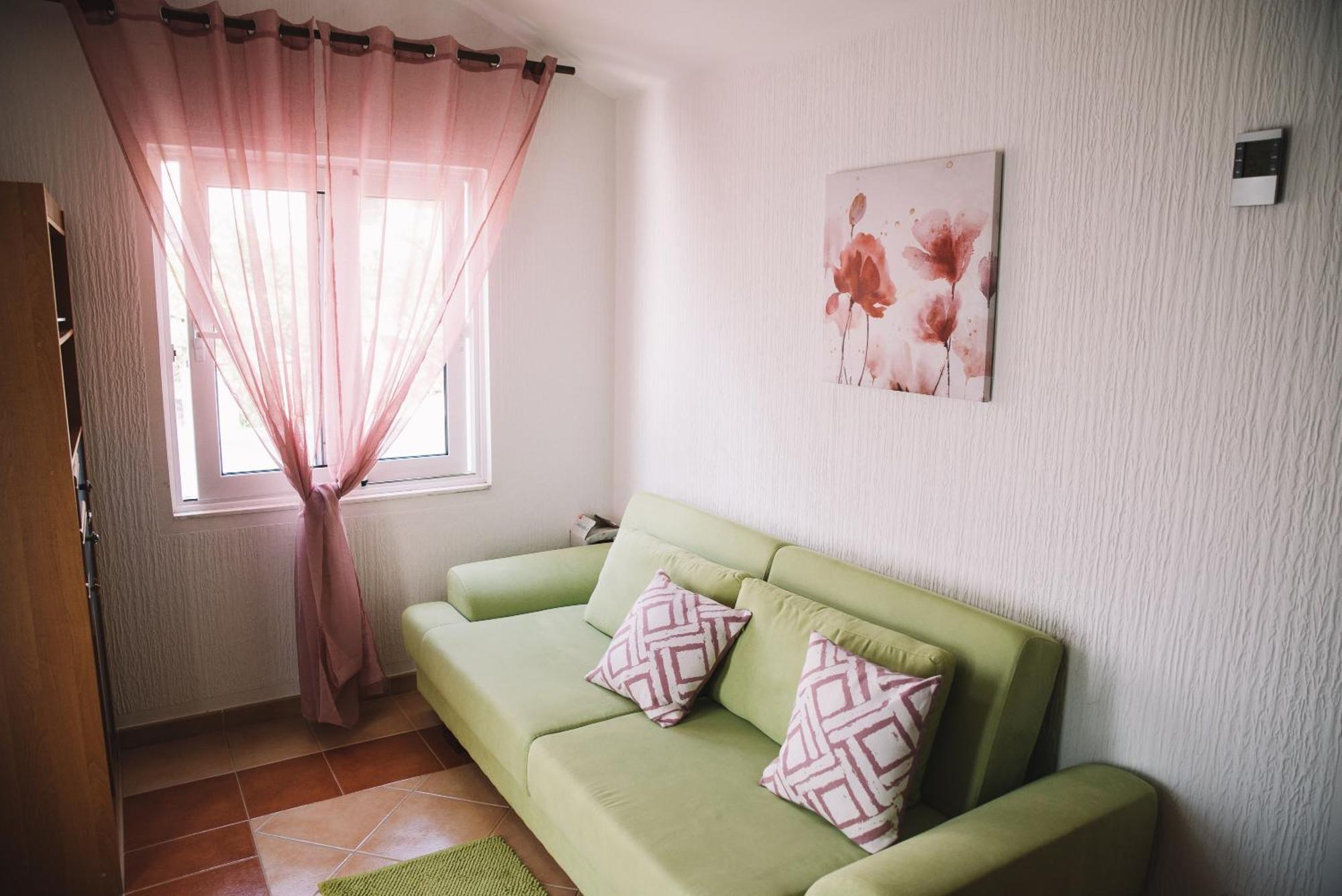 Apartments Hollaj Улцинь Екстер'єр фото