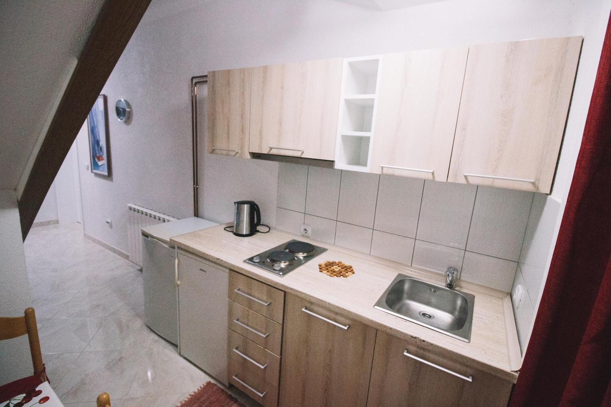 Apartments Hollaj Улцинь Екстер'єр фото