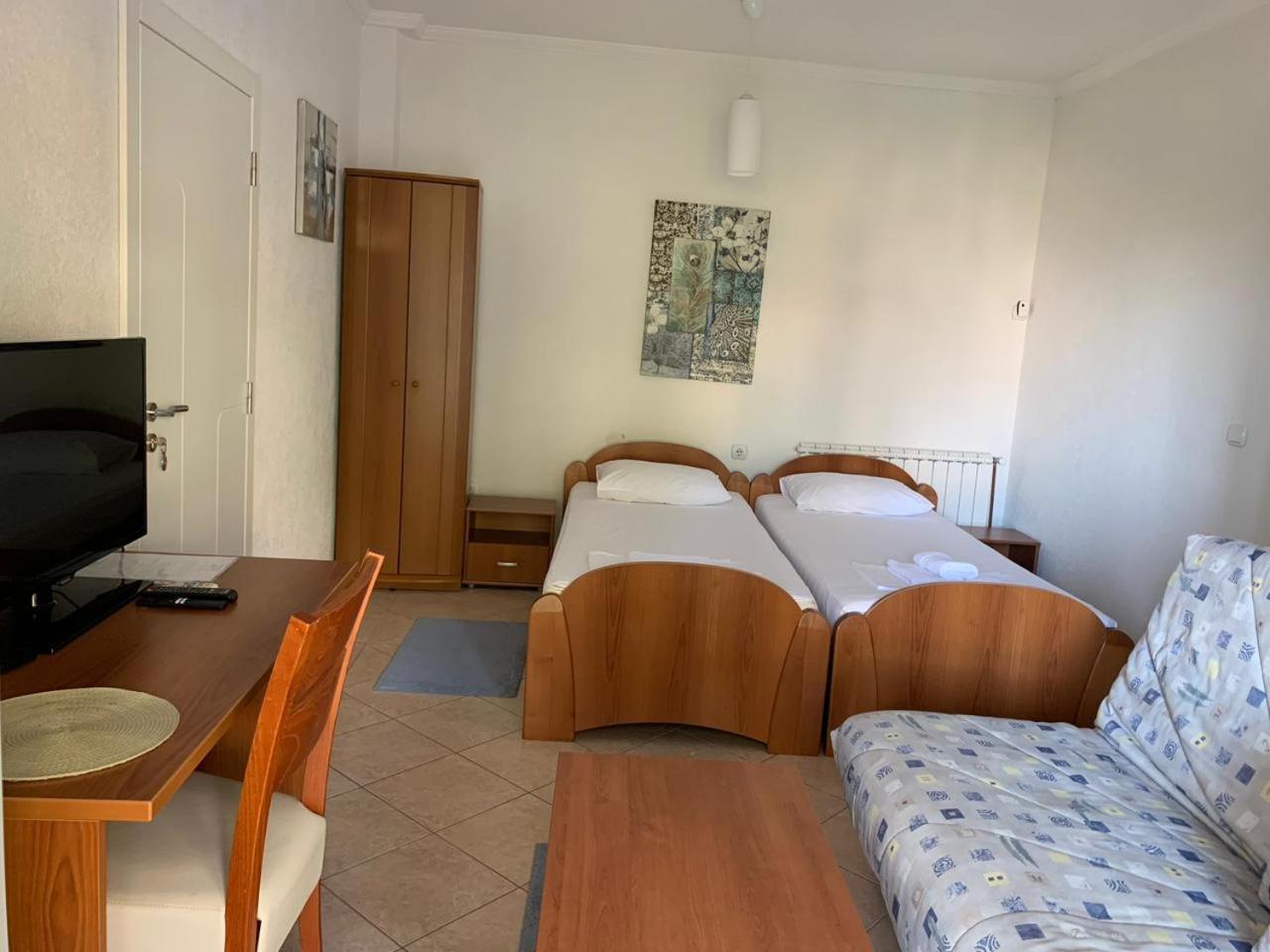 Apartments Hollaj Улцинь Екстер'єр фото