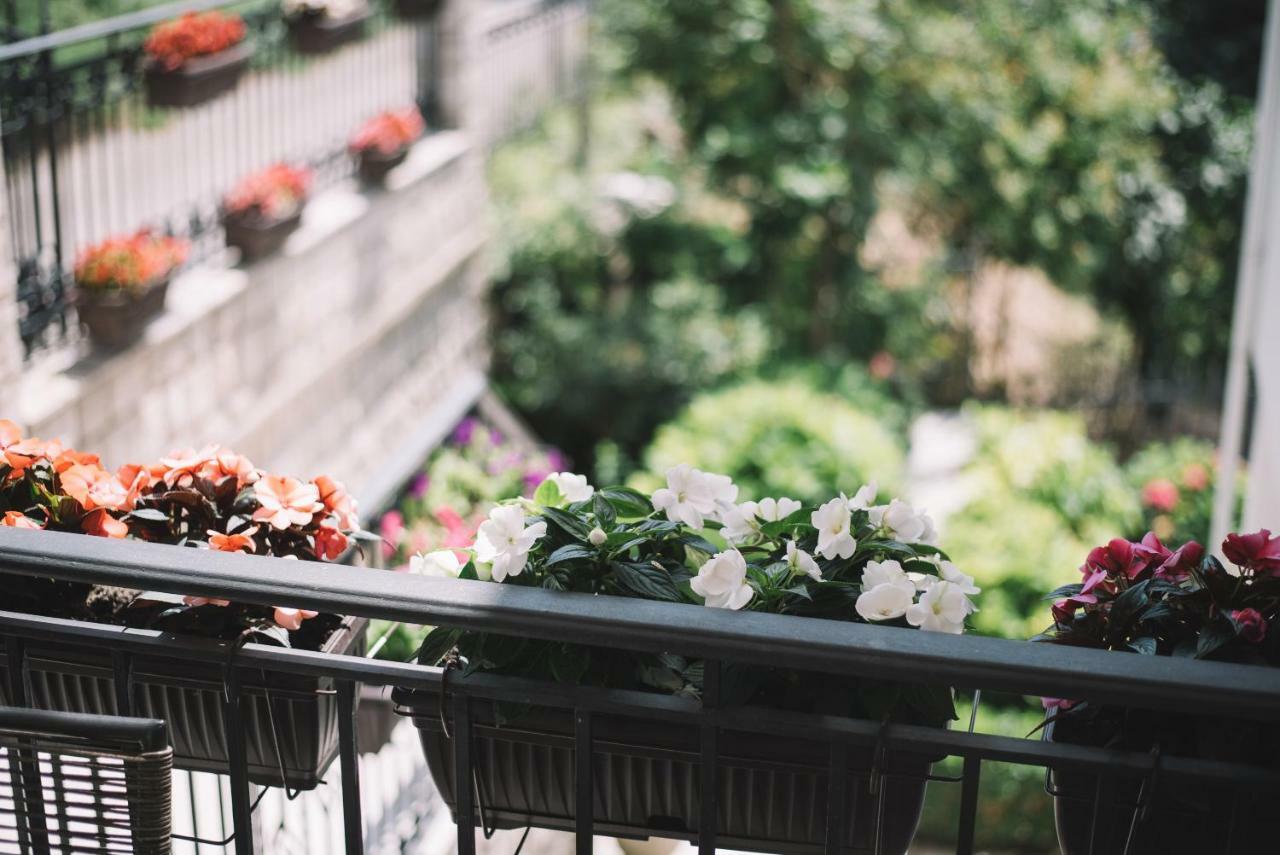 Apartments Hollaj Улцинь Екстер'єр фото