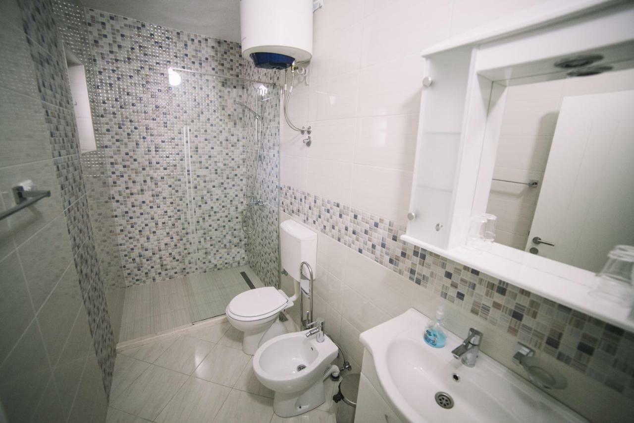 Apartments Hollaj Улцинь Екстер'єр фото